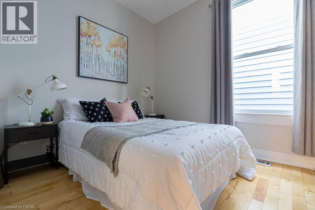 47 Tom Street, Hamilton, ON - Indoor Photo Showing Bedroom