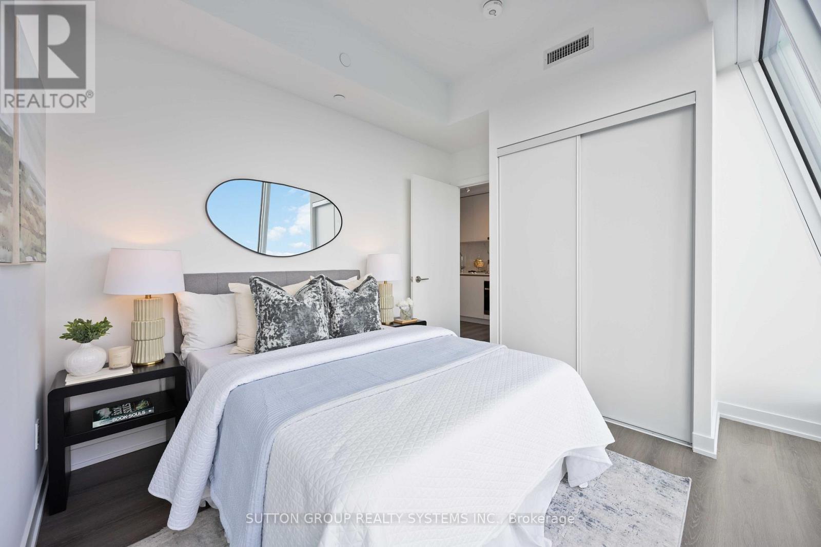 Lph05 - 8 Wellesley Street W, Toronto, ON - Indoor Photo Showing Bedroom