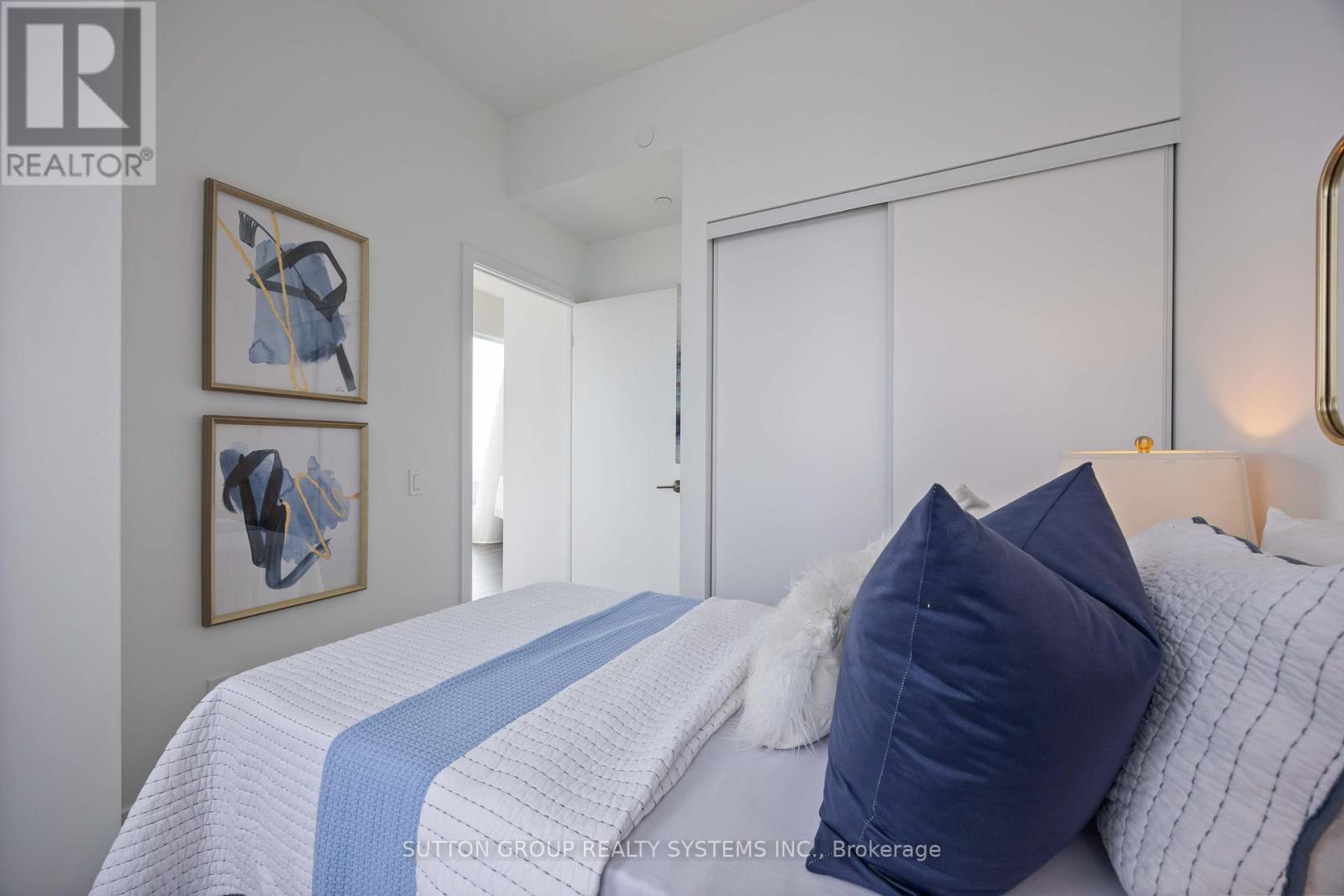 Lph05 - 8 Wellesley Street W, Toronto, ON - Indoor Photo Showing Bedroom