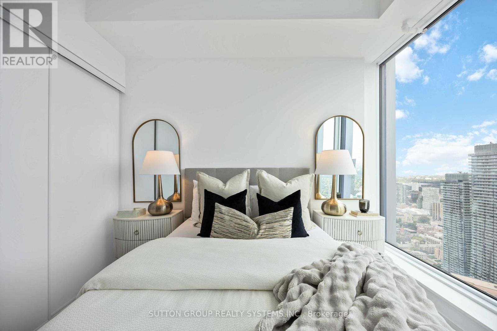 Lph05 - 8 Wellesley Street W, Toronto, ON - Indoor Photo Showing Bedroom