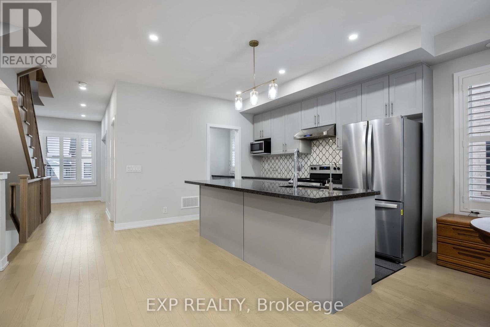 22 Guardhouse Crescent, Markham, ON - Indoor Photo Showing Kitchen With Upgraded Kitchen