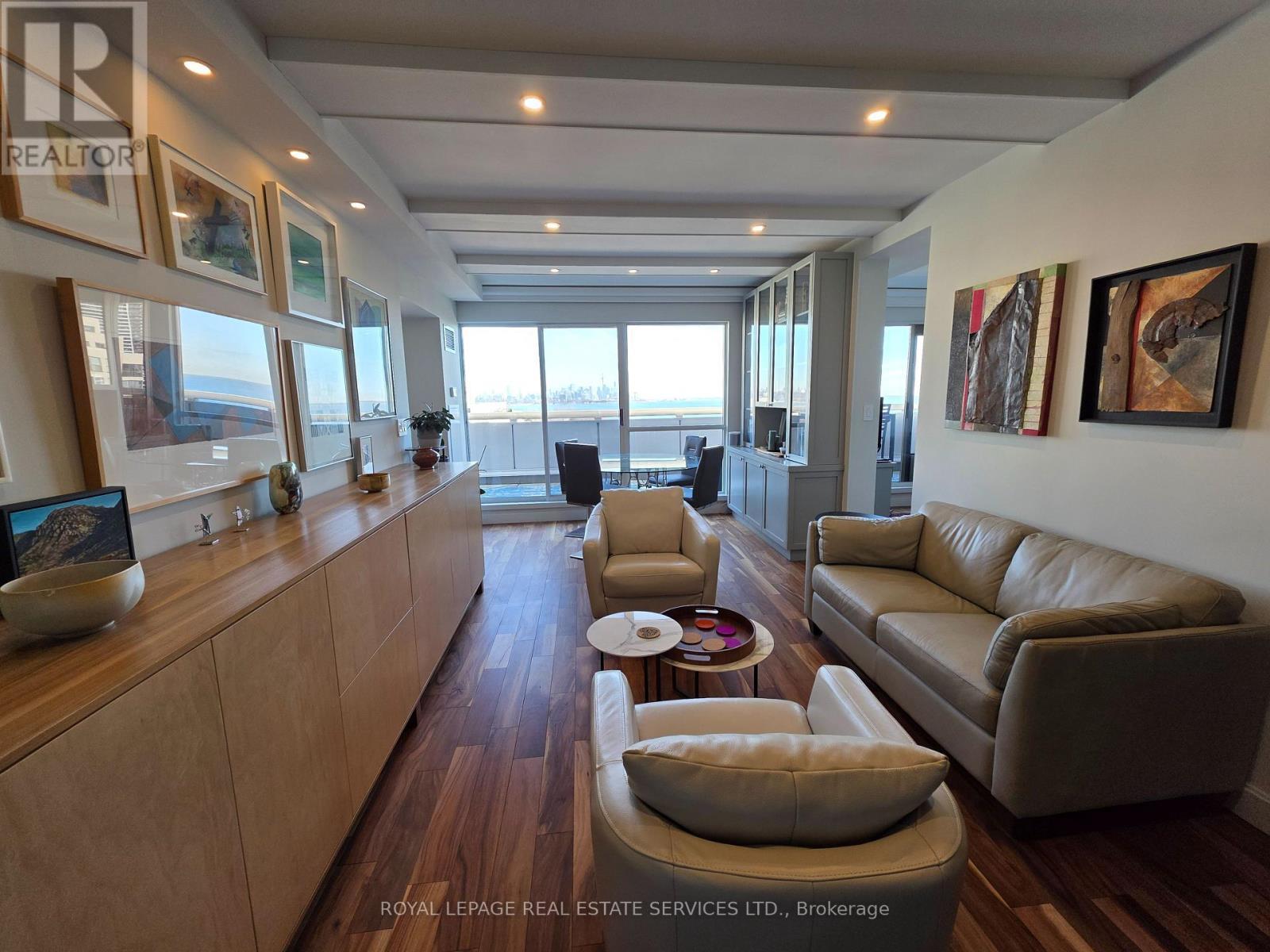 1406 - 2267 Lake Shore Boulevard W, Toronto, ON - Indoor Photo Showing Living Room