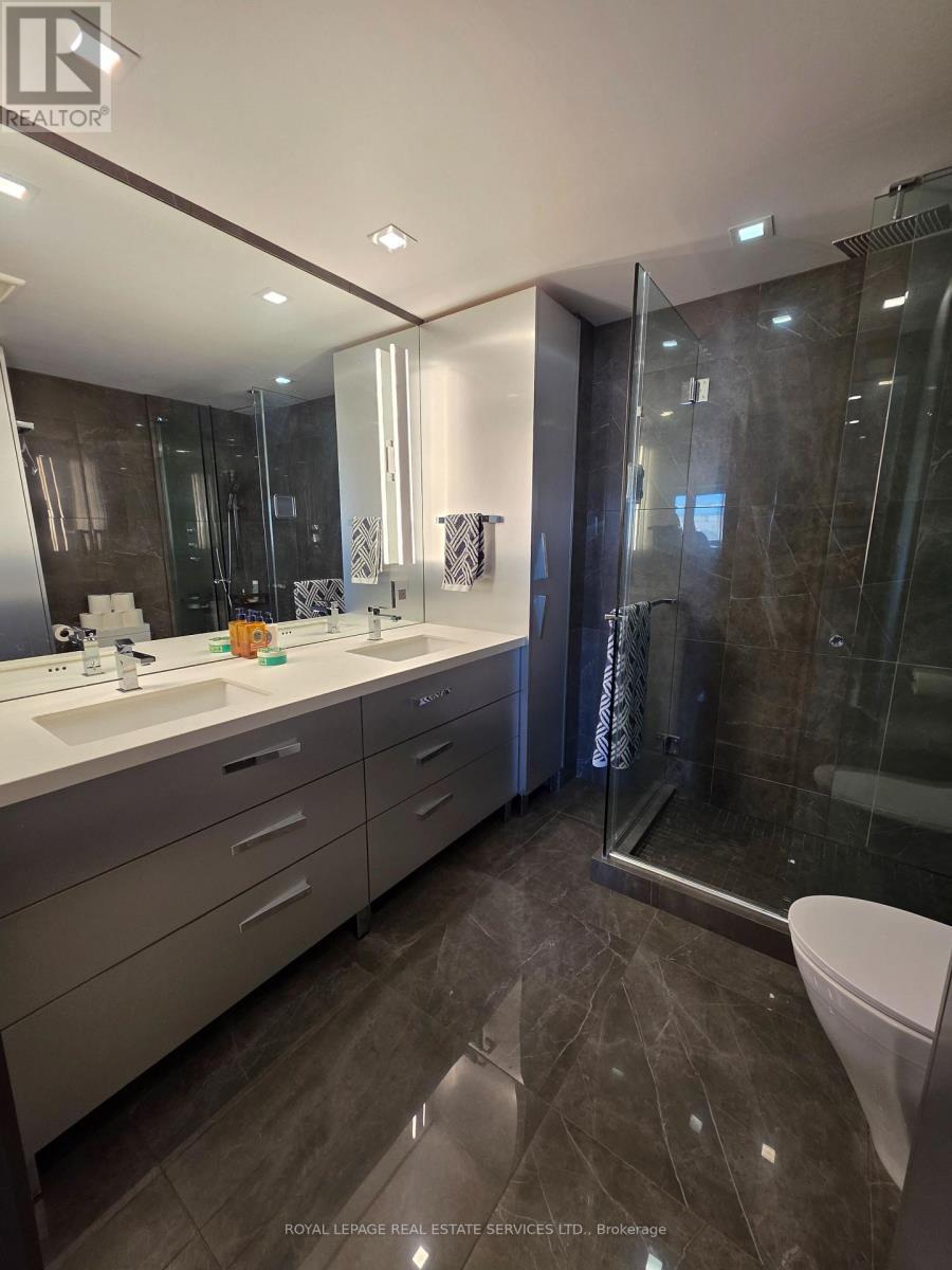 1406 - 2267 Lake Shore Boulevard W, Toronto, ON - Indoor Photo Showing Bathroom