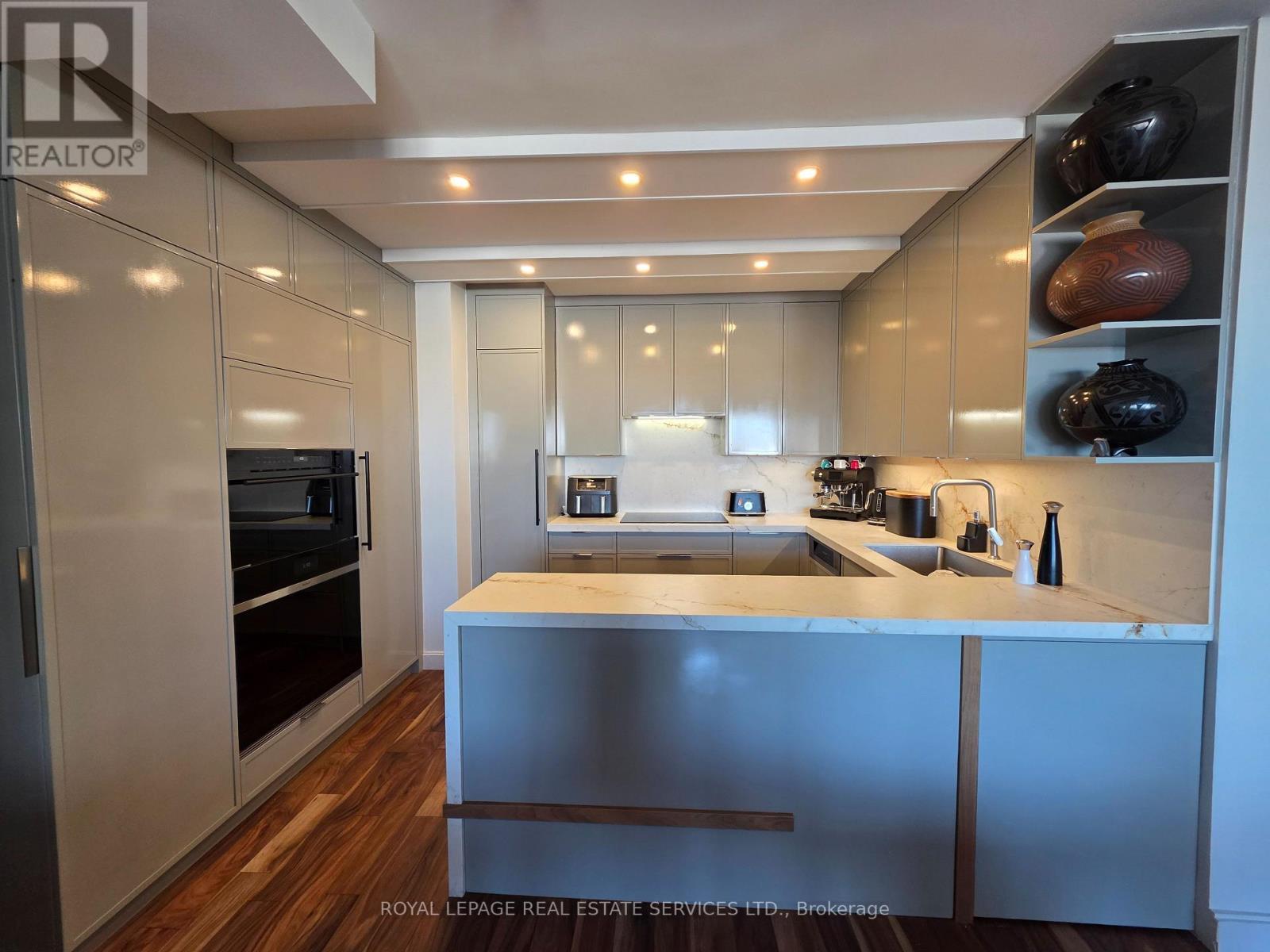 1406 - 2267 Lake Shore Boulevard W, Toronto, ON - Indoor Photo Showing Kitchen With Upgraded Kitchen