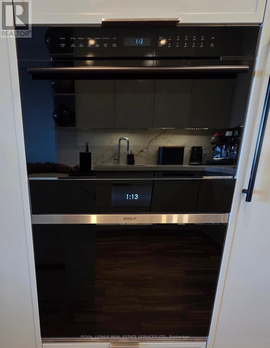 1406 - 2267 Lake Shore Boulevard W, Toronto, ON - Indoor Photo Showing Kitchen