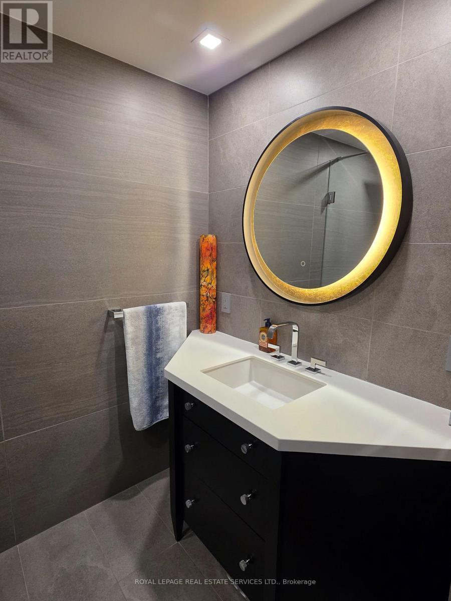 1406 - 2267 Lake Shore Boulevard W, Toronto, ON - Indoor Photo Showing Bathroom