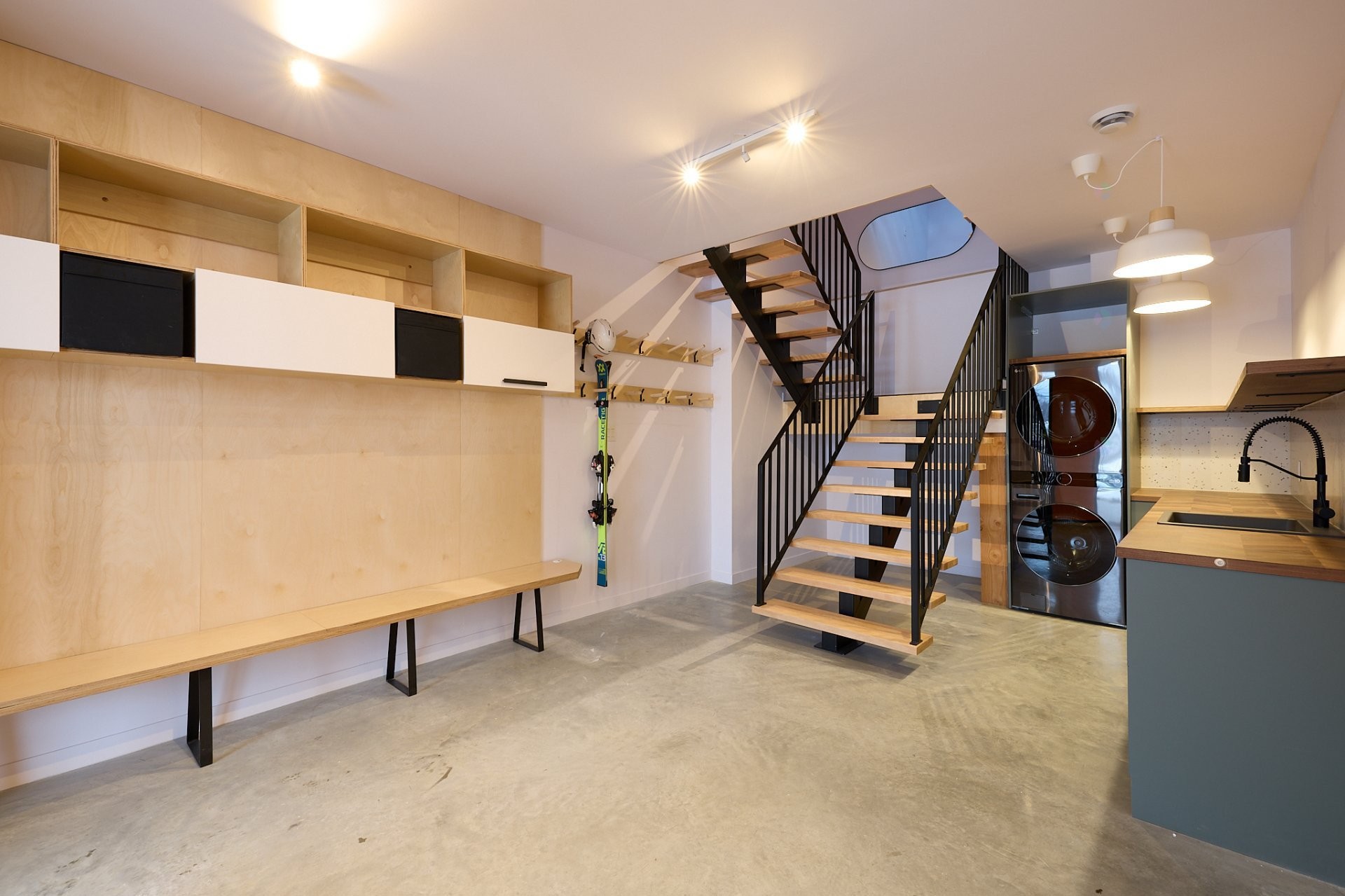Hall d'entrée/Vestibule - 538 Rue Désormeaux, Saint-Donat, QC - Indoor Photo Showing Other Room