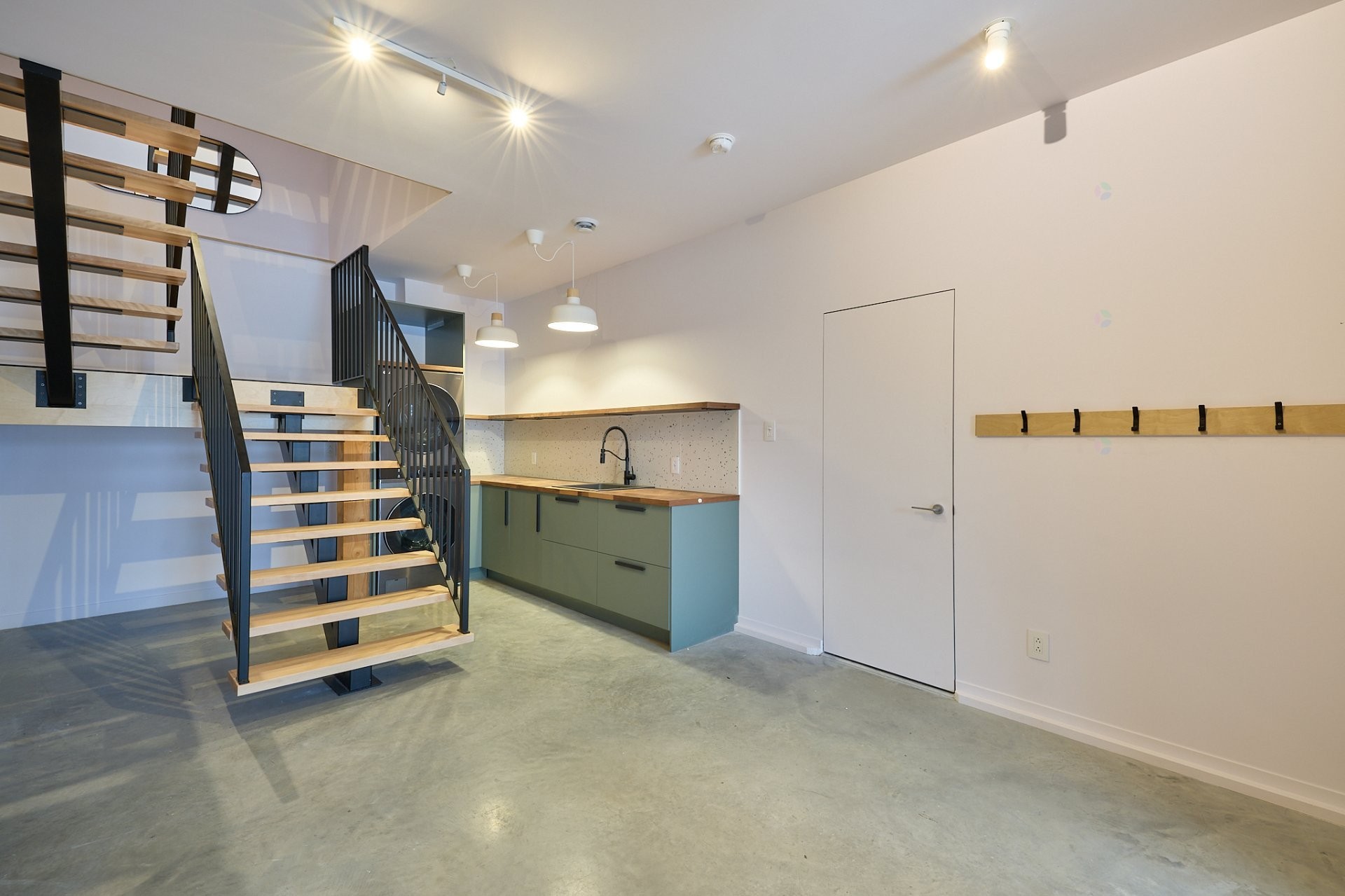 Hall d'entrée/Vestibule - 538 Rue Désormeaux, Saint-Donat, QC - Indoor Photo Showing Other Room