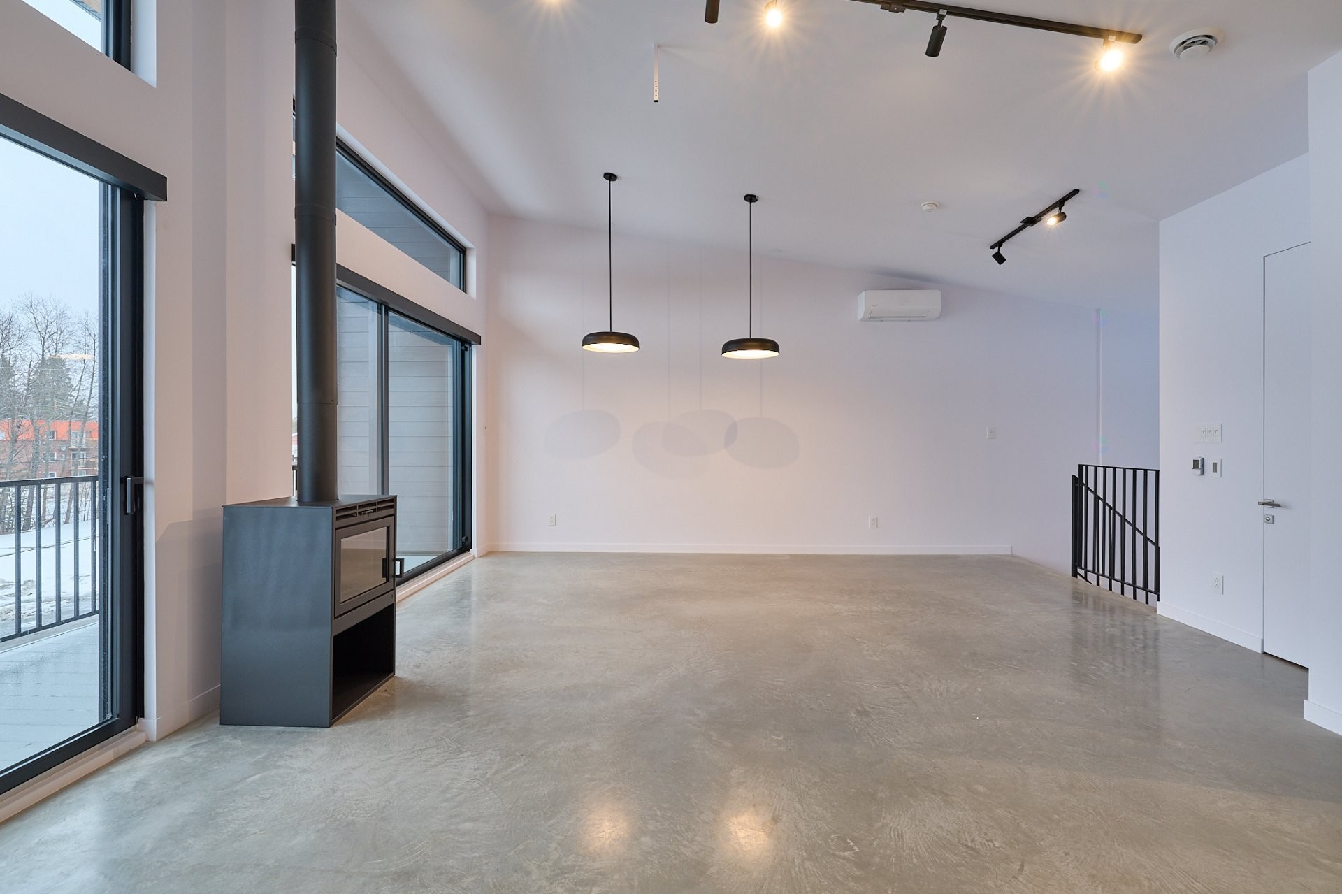 Vue d'ensemble - 538 Rue Désormeaux, Saint-Donat, QC - Indoor Photo Showing Other Room
