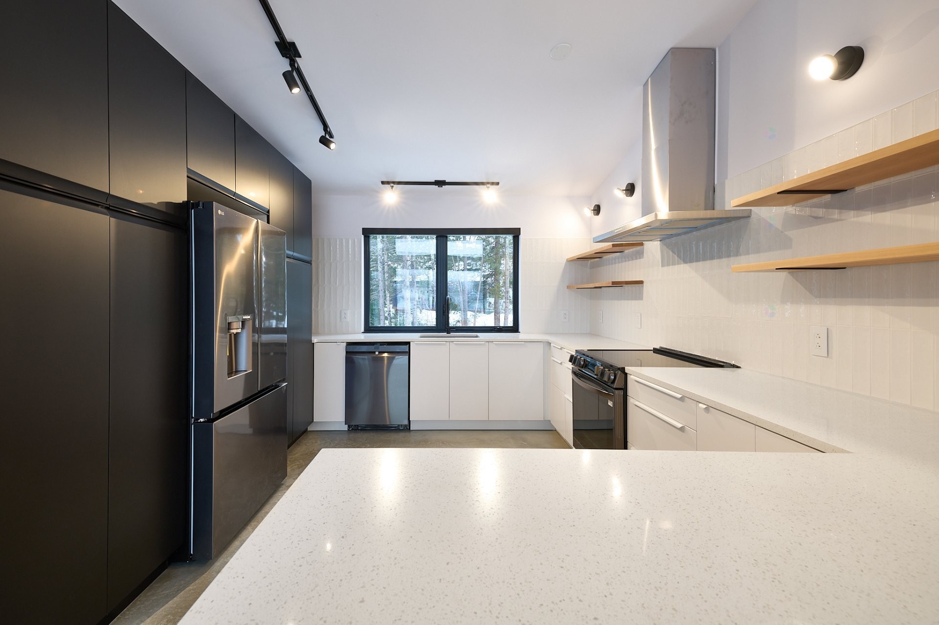 Cuisine - 538 Rue Désormeaux, Saint-Donat, QC - Indoor Photo Showing Kitchen With Upgraded Kitchen