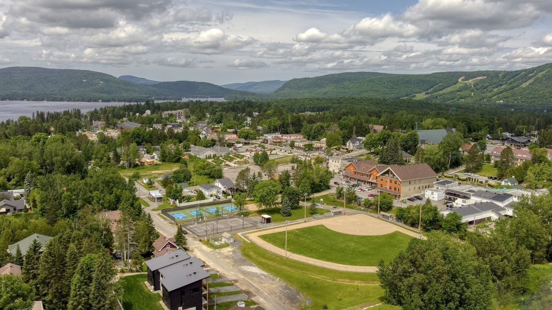 Photo aérienne - 538 Rue Désormeaux, Saint-Donat, QC - Outdoor With View
