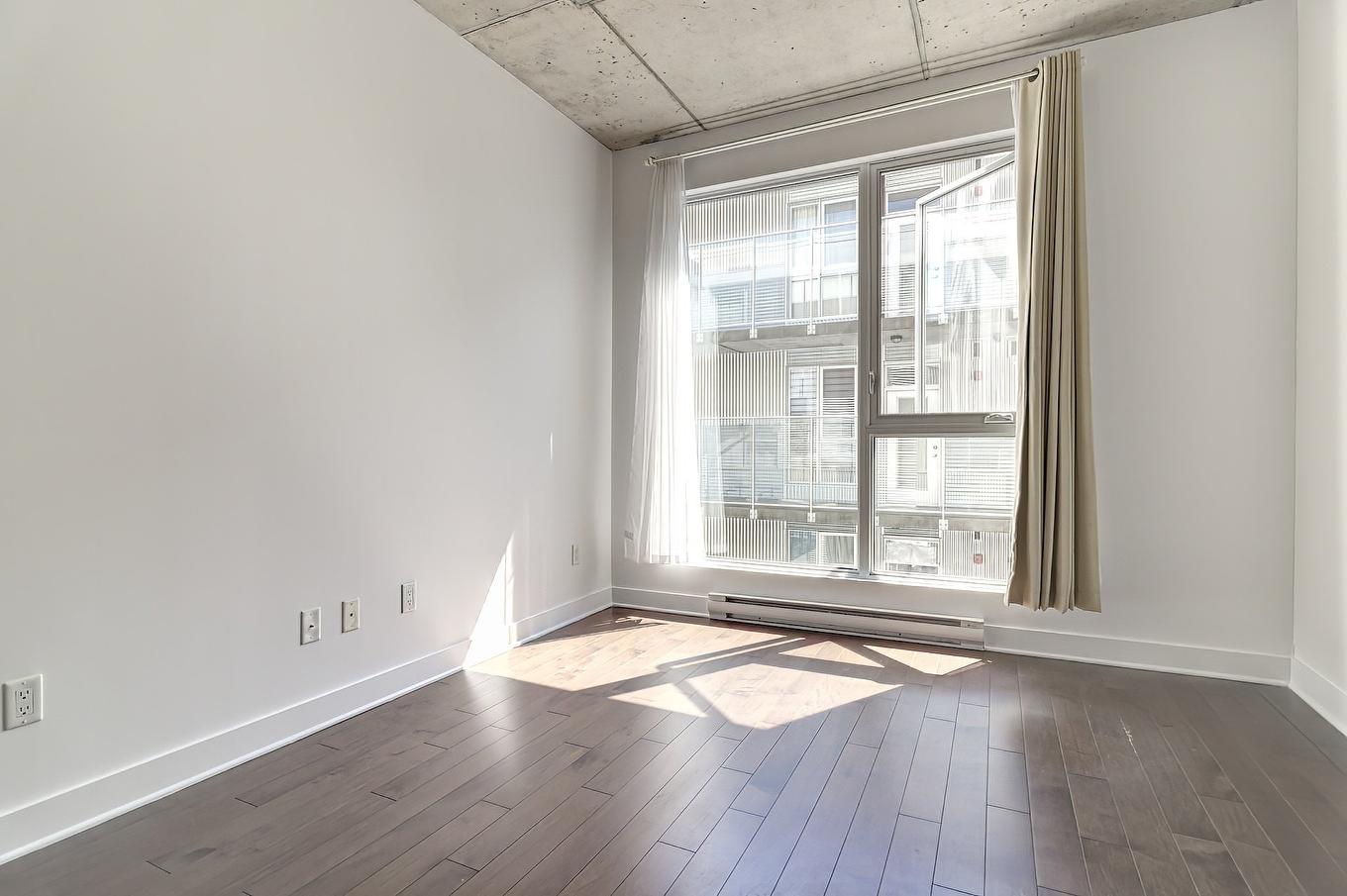 Living room - A504-5200 Av. Gatineau, Montréal (Côte-Des-Neiges/Notre-Dame-De-Grâce), QC - Indoor Photo Showing Other Room