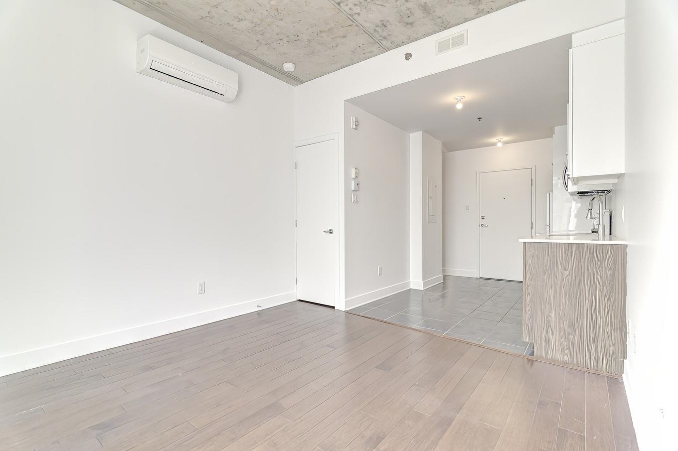 Living room - A504-5200 Av. Gatineau, Montréal (Côte-Des-Neiges/Notre-Dame-De-Grâce), QC - Indoor Photo Showing Other Room