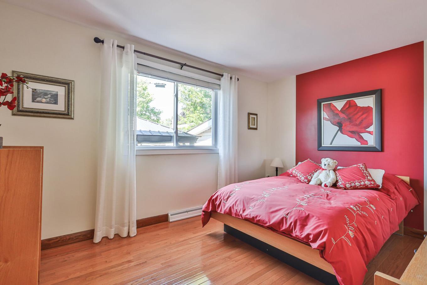 Chambre à coucher - 216 8E Avenue, Laval (Laval-Des-Rapides), QC - Indoor Photo Showing Bedroom
