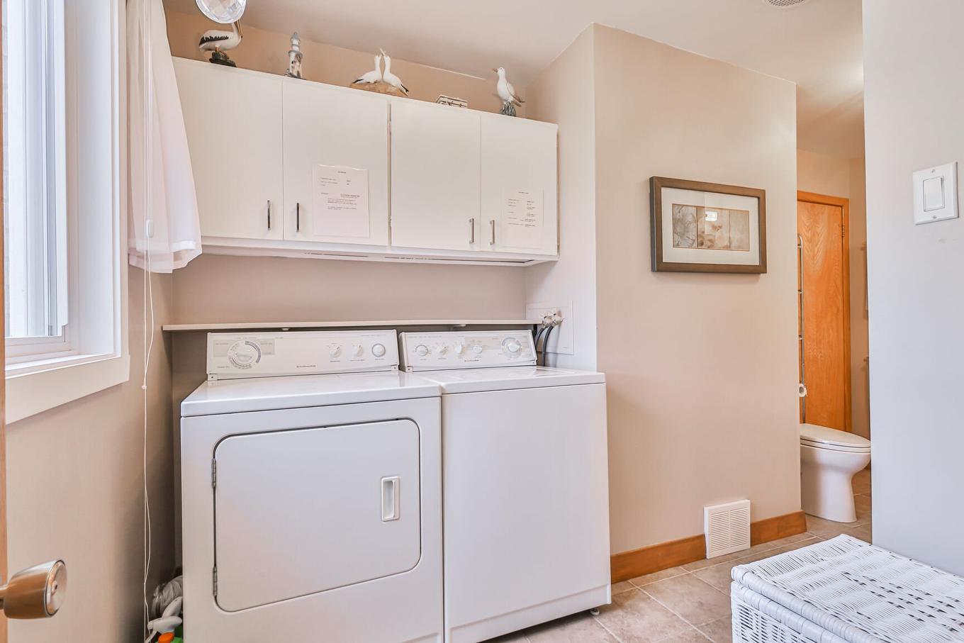 Salle de lavage - 216 8E Avenue, Laval (Laval-Des-Rapides), QC - Indoor Photo Showing Laundry Room