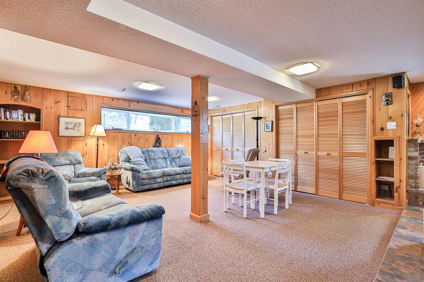 Salle familiale - 216 8E Avenue, Laval (Laval-Des-Rapides), QC - Indoor