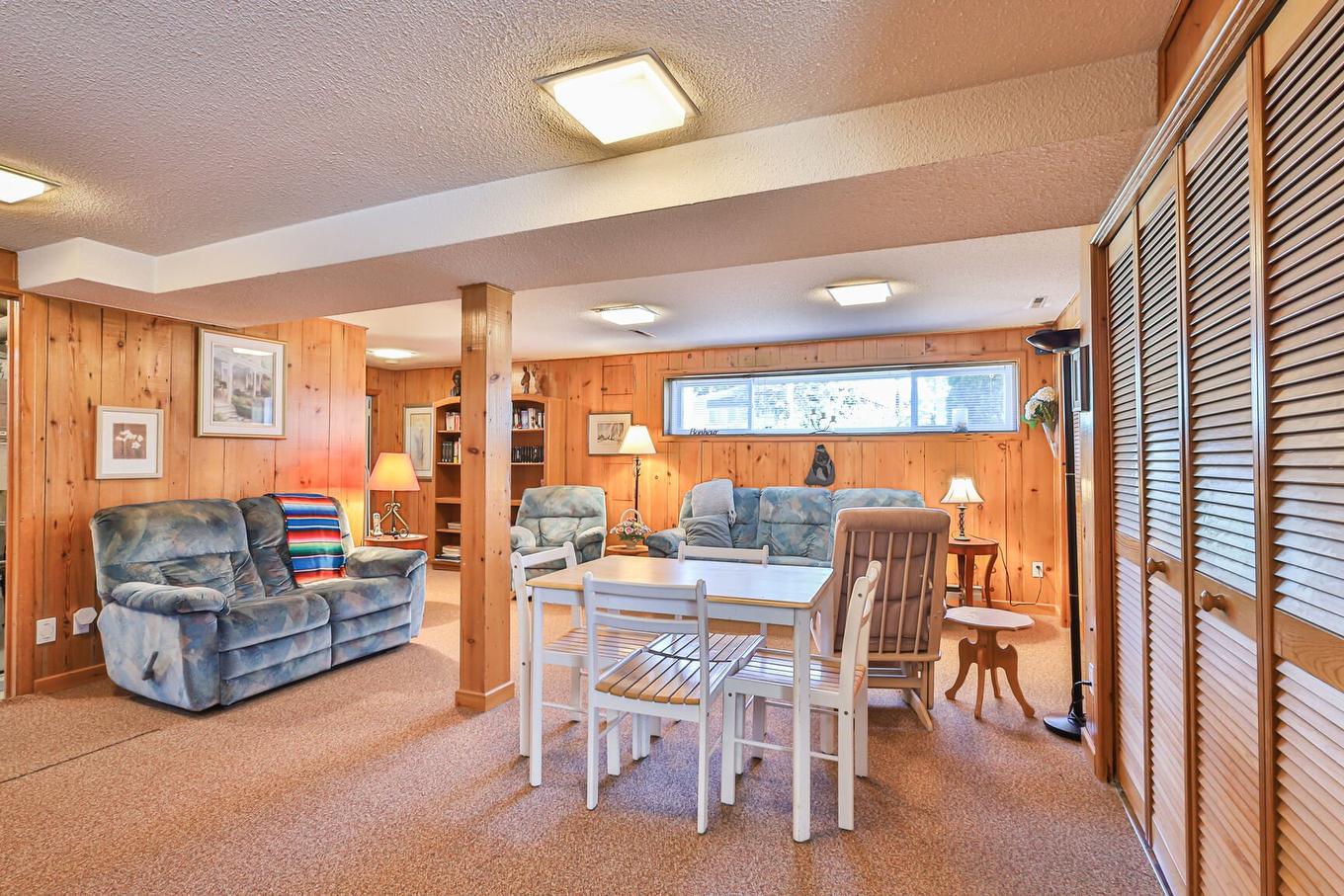 Salle familiale - 216 8E Avenue, Laval (Laval-Des-Rapides), QC - Indoor