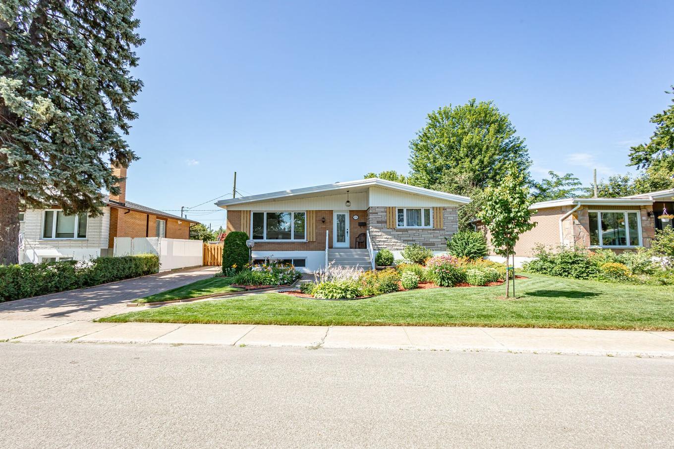 Façade - 216 8E Avenue, Laval (Laval-Des-Rapides), QC - Outdoor With Facade