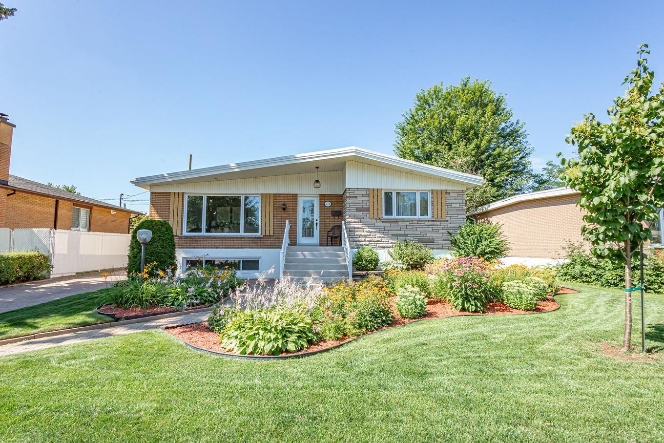 Façade - 216 8E Avenue, Laval (Laval-Des-Rapides), QC - Outdoor