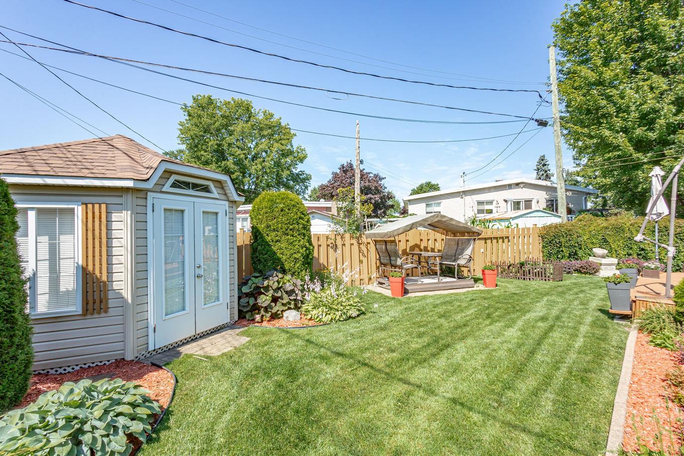 Cour - 216 8E Avenue, Laval (Laval-Des-Rapides), QC - Outdoor