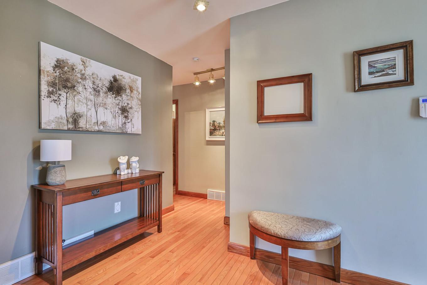 Vue d'ensemble - 216 8E Avenue, Laval (Laval-Des-Rapides), QC - Indoor Photo Showing Other Room