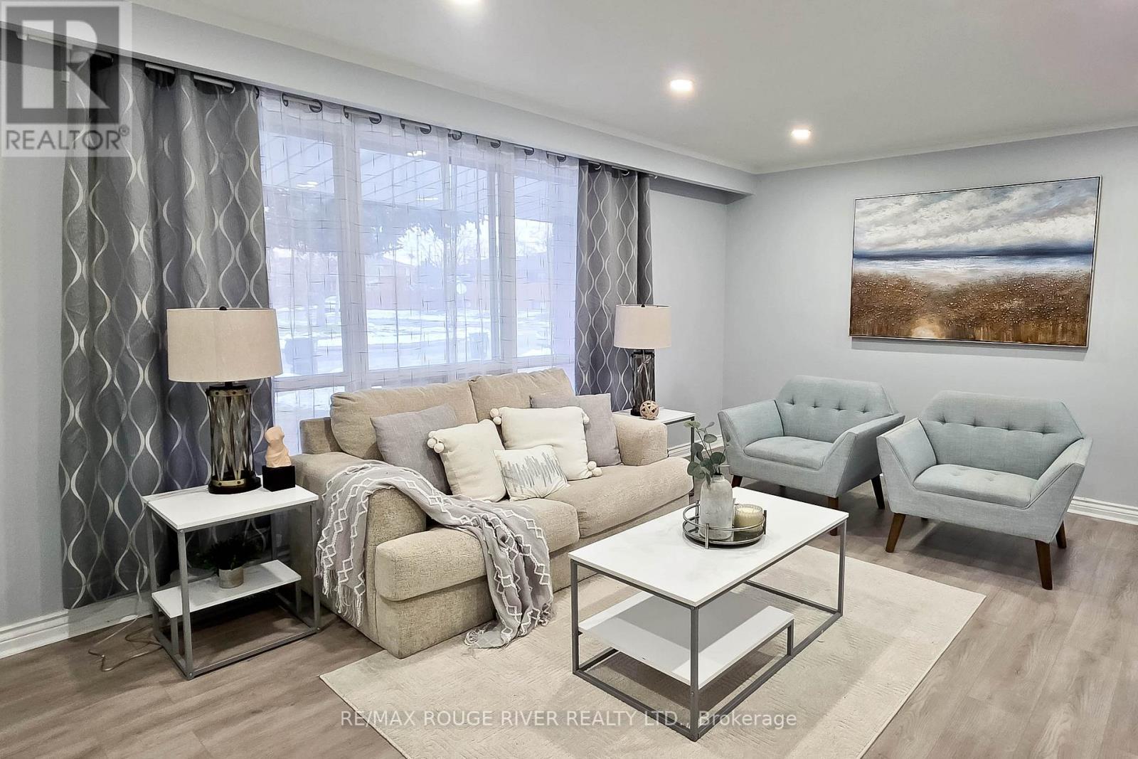 22 Annabelle Drive, Toronto, ON - Indoor Photo Showing Living Room