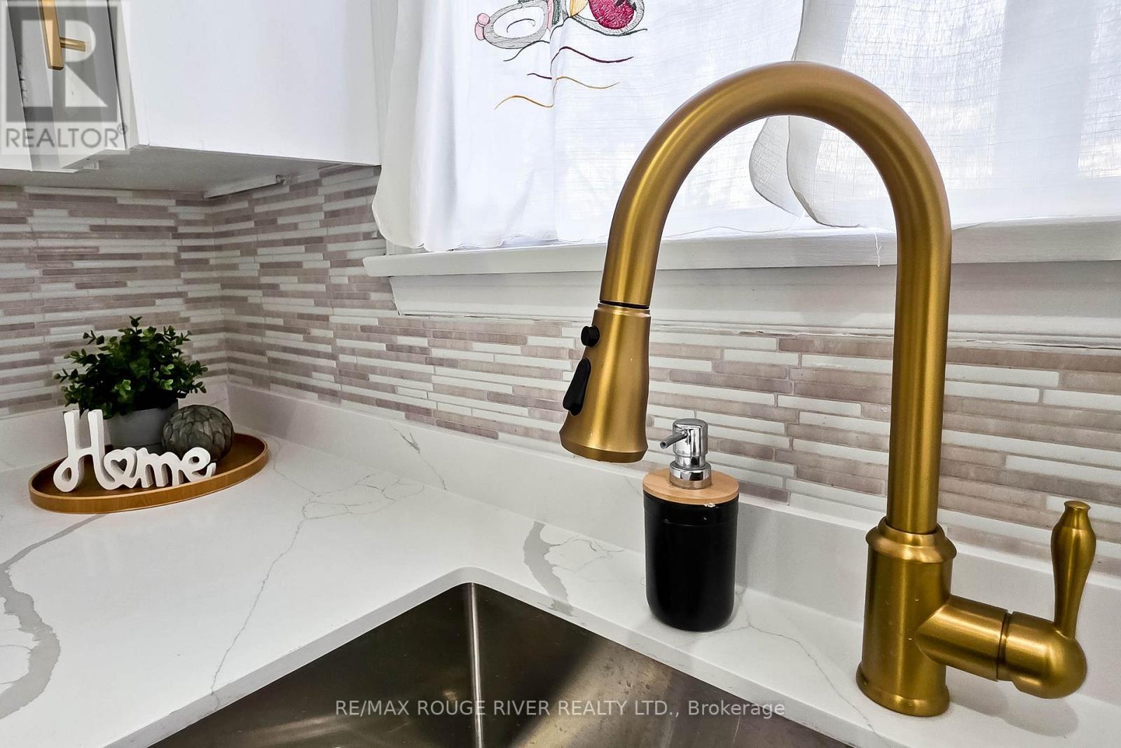 22 Annabelle Drive, Toronto, ON - Indoor Photo Showing Kitchen