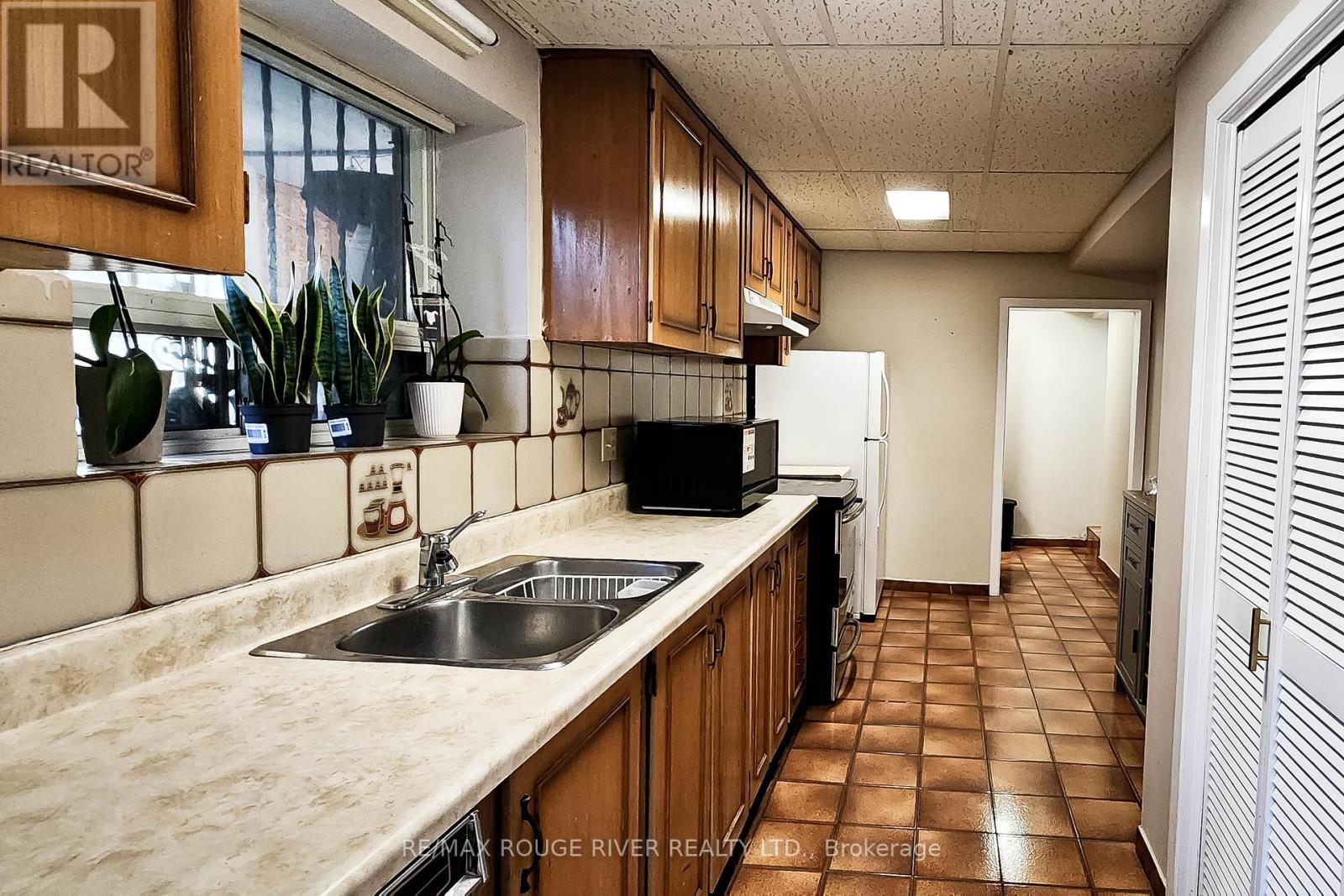 22 Annabelle Drive, Toronto, ON - Indoor Photo Showing Kitchen With Double Sink