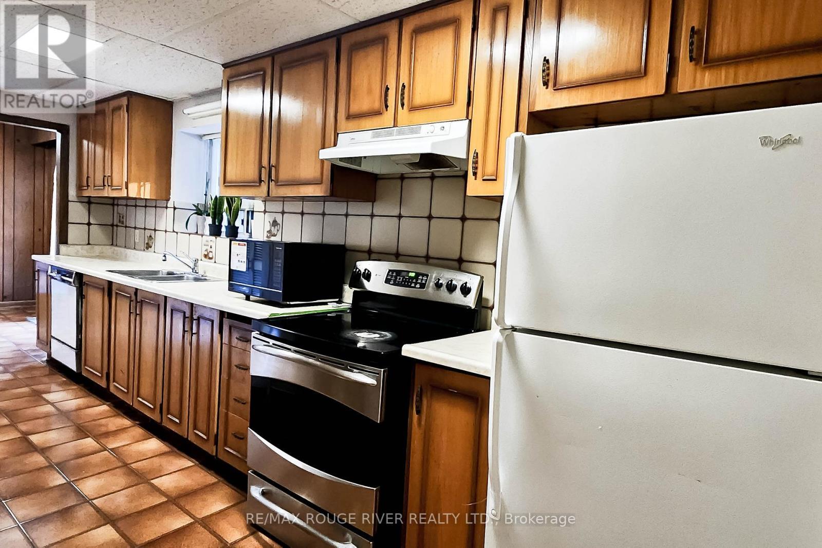 22 Annabelle Drive, Toronto, ON - Indoor Photo Showing Kitchen With Stainless Steel Kitchen With Double Sink