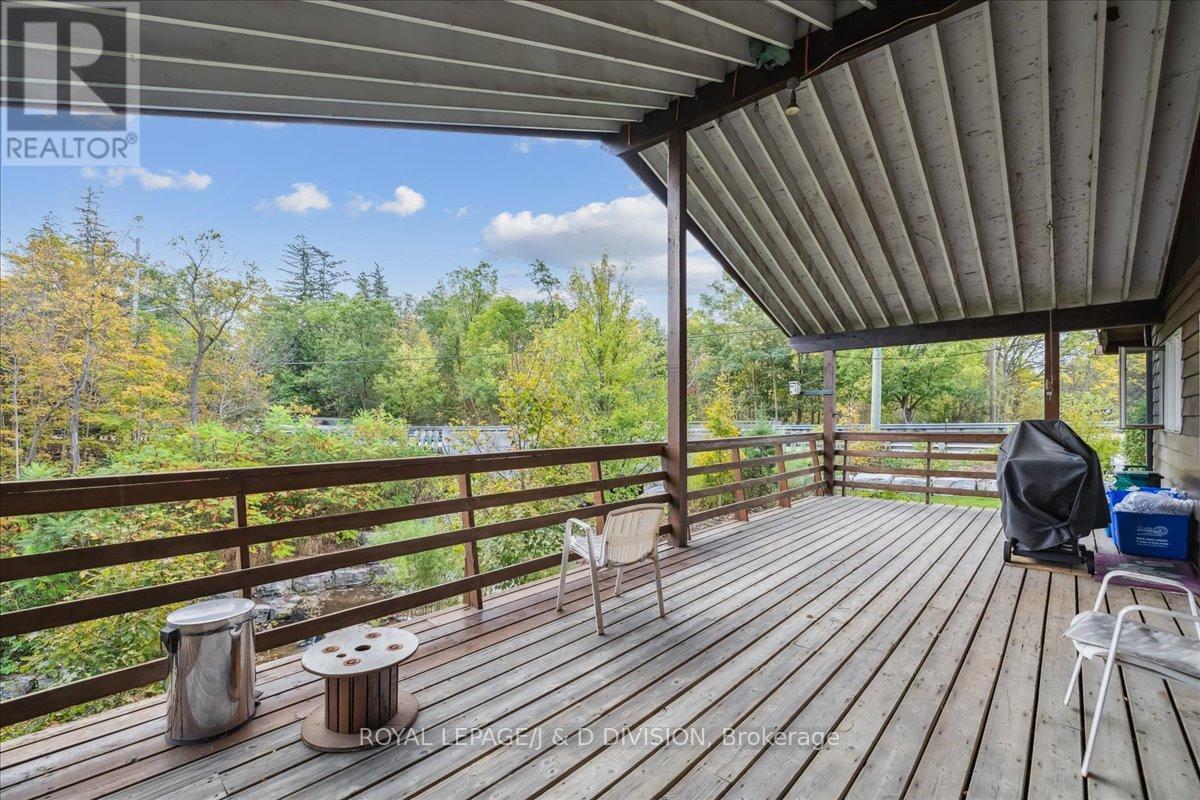 7095 Guelph Line, Milton, ON - Outdoor With Deck Patio Veranda With Exterior