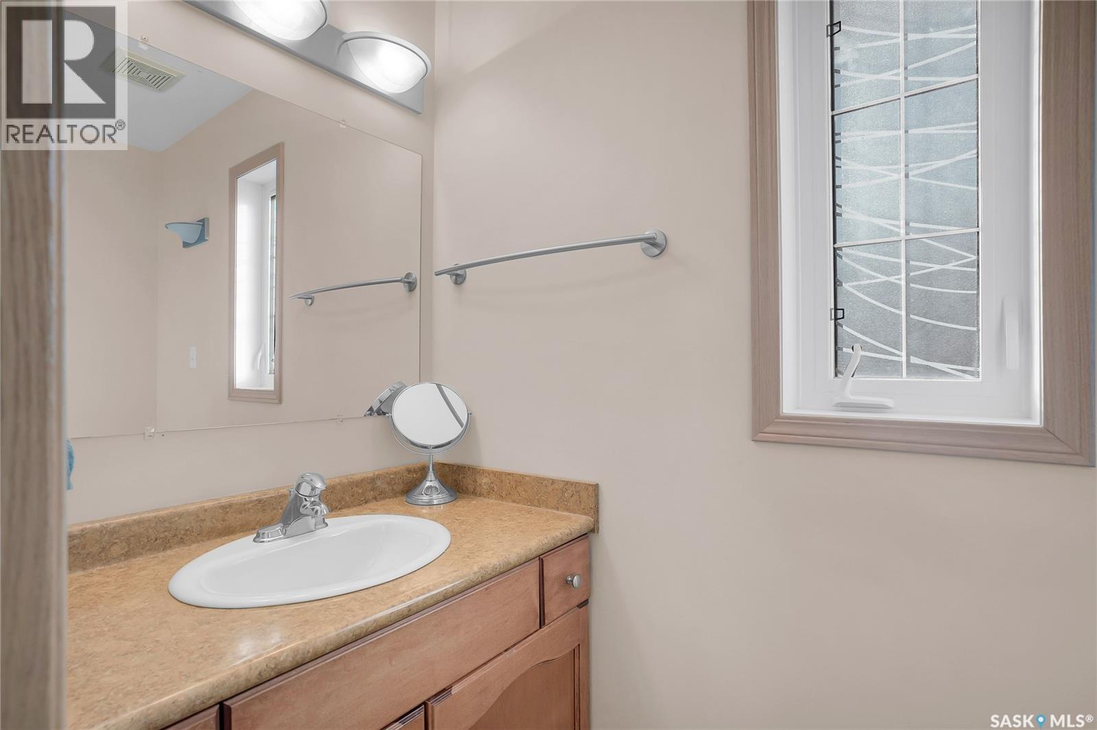 214 E Avenue N, Saskatoon, SK