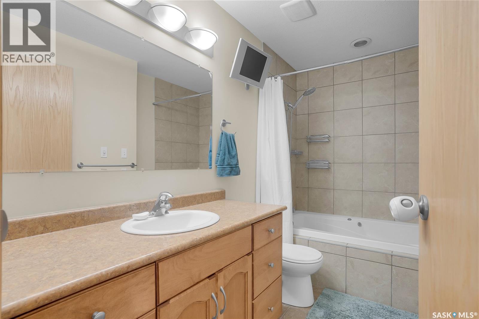 214 E Avenue N, Saskatoon, SK