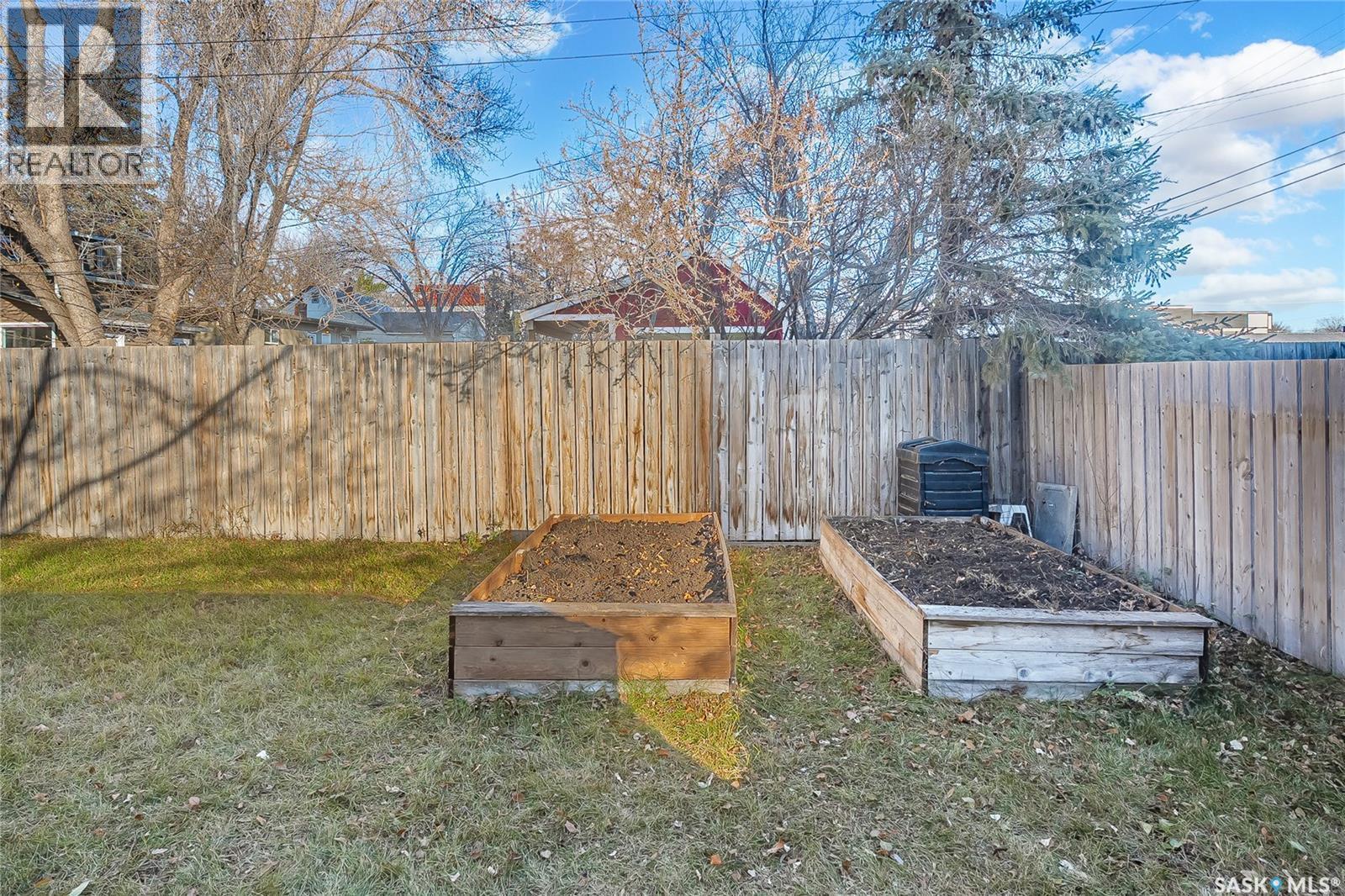 214 E Avenue N, Saskatoon, SK