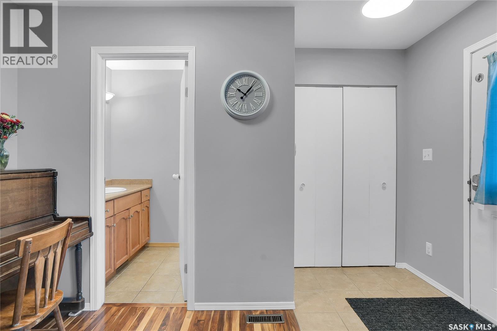 214 E Avenue N, Saskatoon, SK