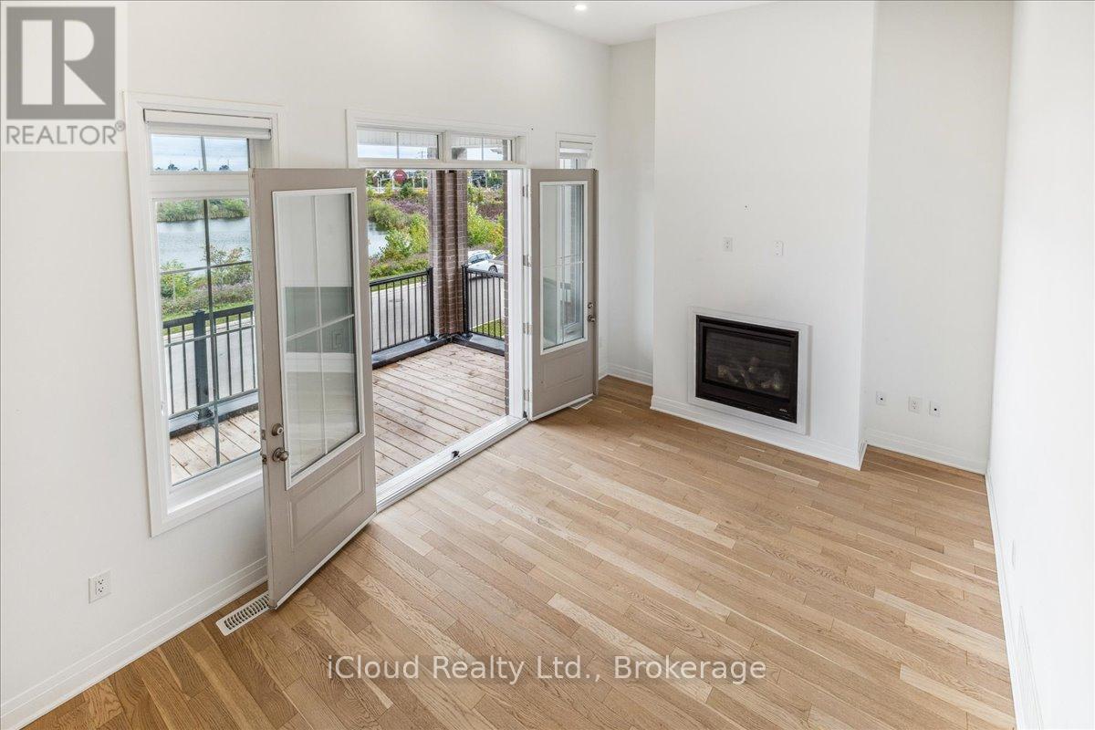 925 Hickory Crescent, Milton, ON - Indoor With Fireplace