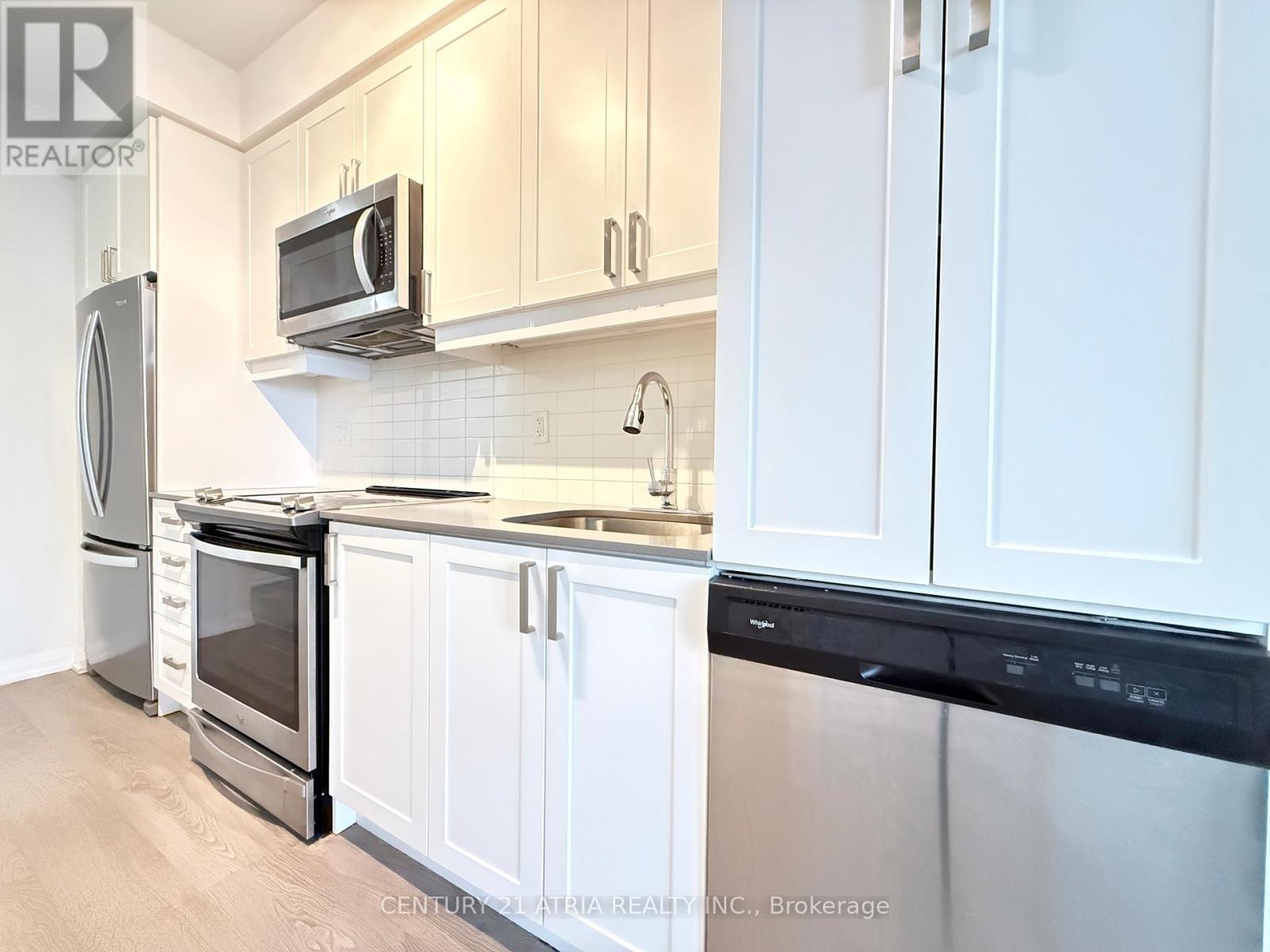 1711 - 7895 Jane Street, Vaughan, ON - Indoor Photo Showing Kitchen With Upgraded Kitchen
