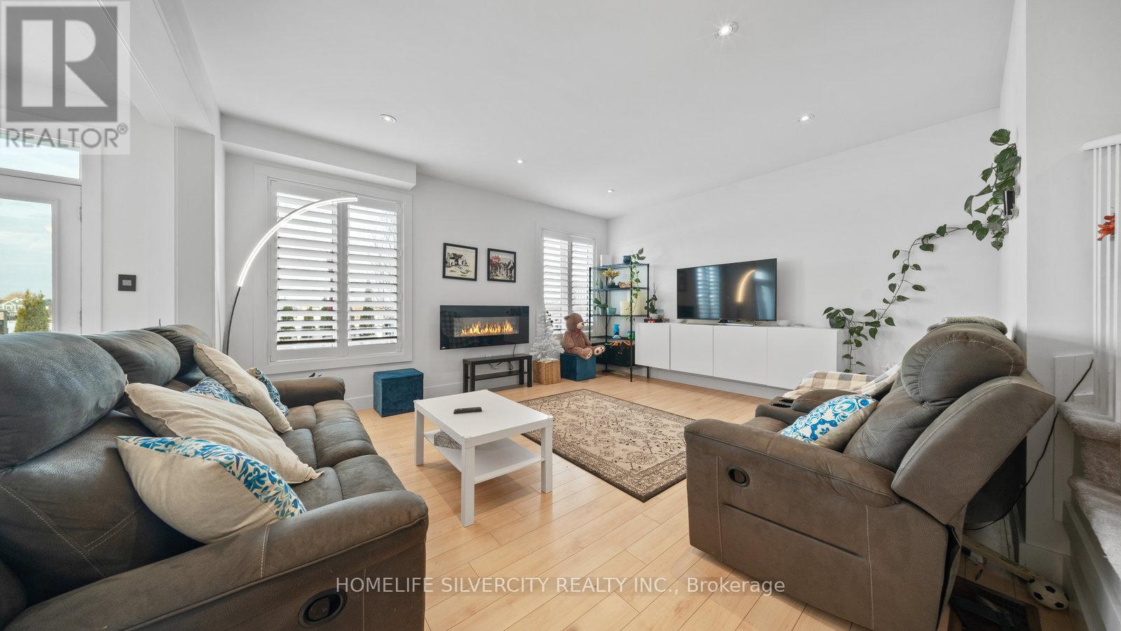 93 Gillespie Drive, Brantford, ON - Indoor Photo Showing Living Room With Fireplace
