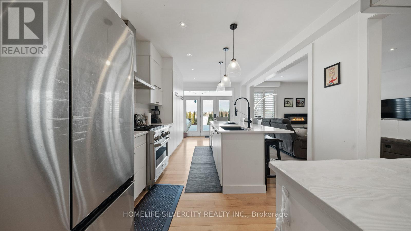 93 Gillespie Drive, Brantford, ON - Indoor Photo Showing Kitchen With Stainless Steel Kitchen With Upgraded Kitchen