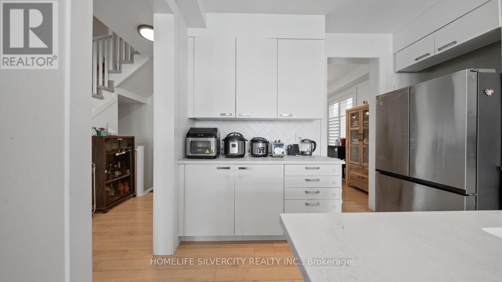 93 Gillespie Drive, Brantford, ON - Indoor Photo Showing Kitchen