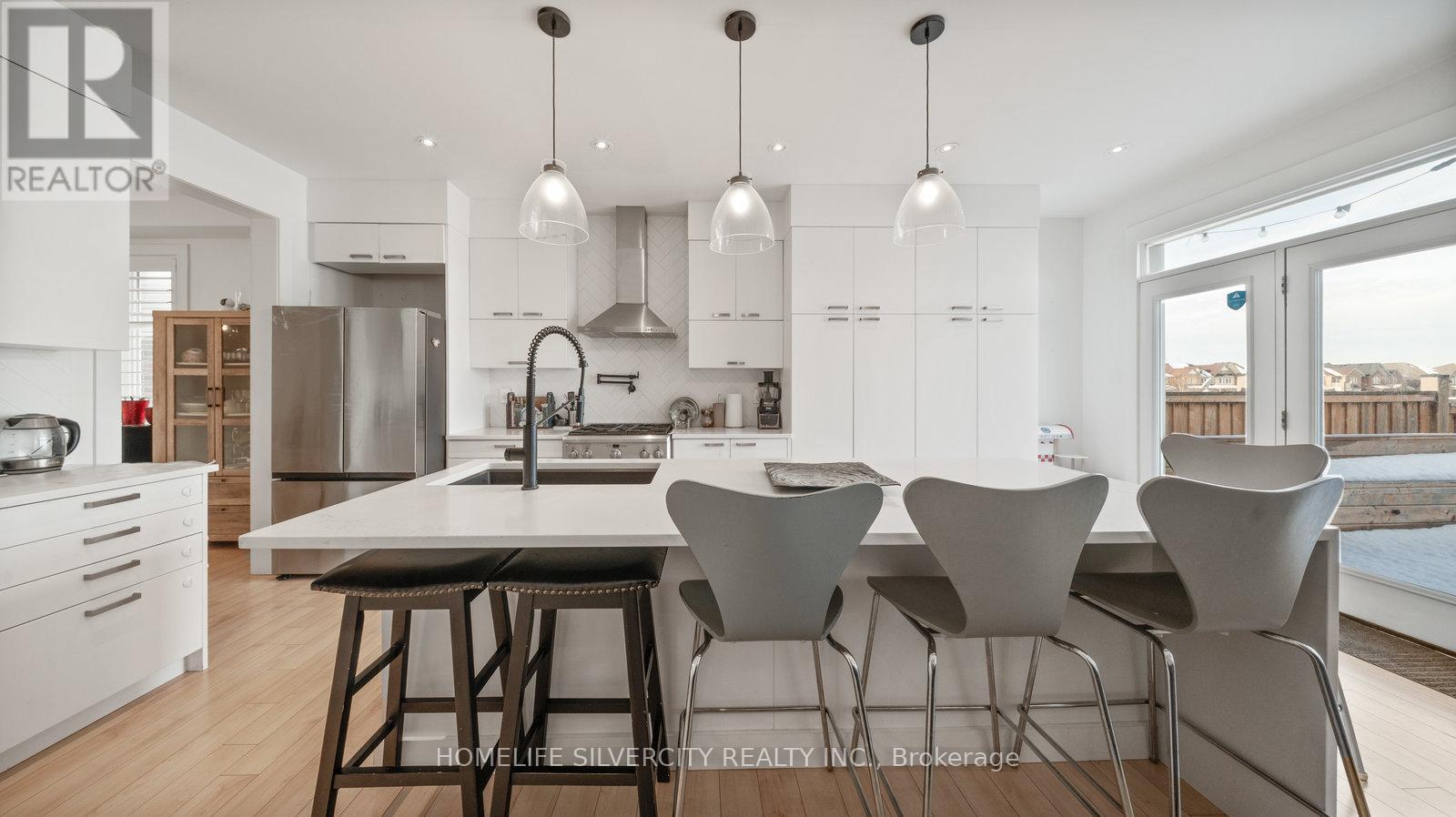 93 Gillespie Drive, Brantford, ON - Indoor Photo Showing Kitchen With Stainless Steel Kitchen With Upgraded Kitchen
