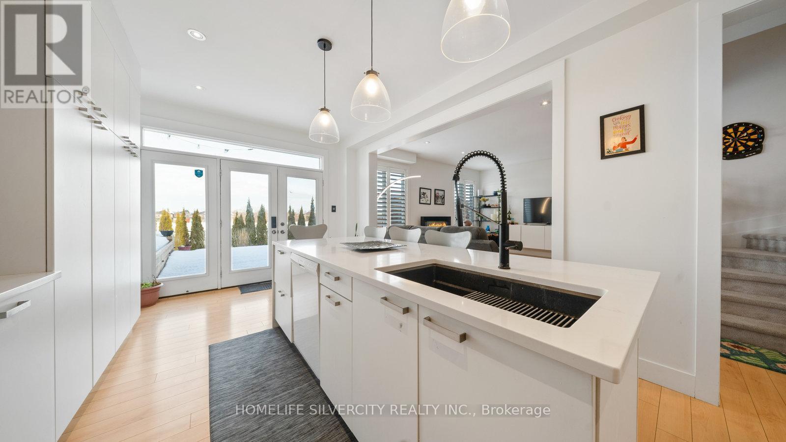 93 Gillespie Drive, Brantford, ON - Indoor Photo Showing Kitchen