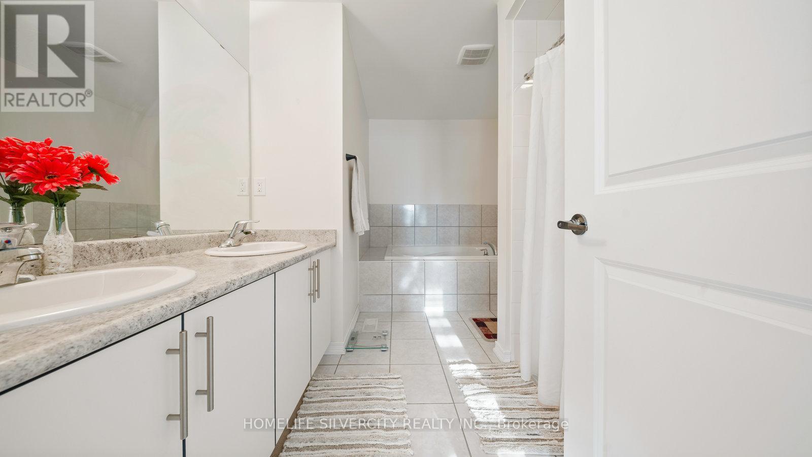 93 Gillespie Drive, Brantford, ON - Indoor Photo Showing Bathroom