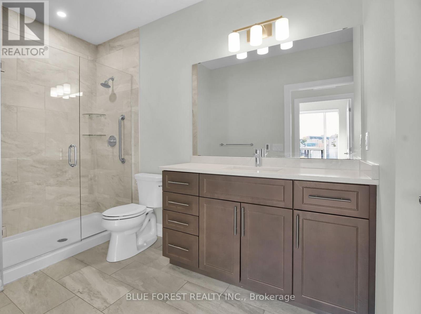 107 - 460 Callaway Road, London North (North R), ON - Indoor Photo Showing Bathroom