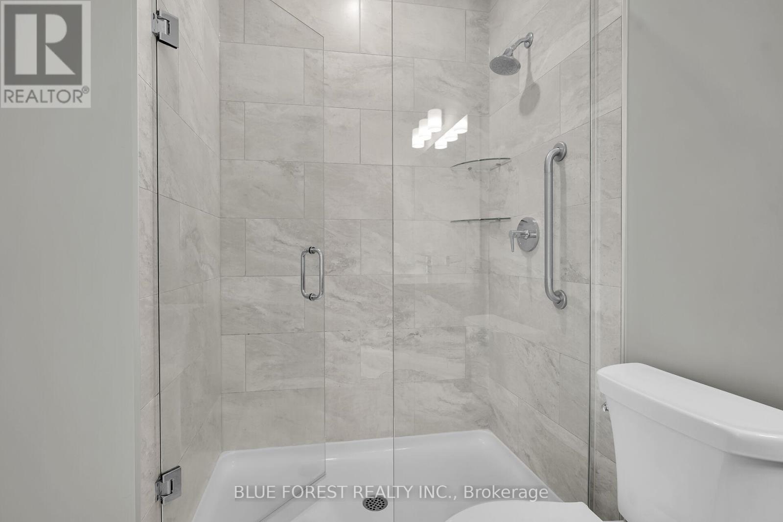 107 - 460 Callaway Road, London North (North R), ON - Indoor Photo Showing Bathroom