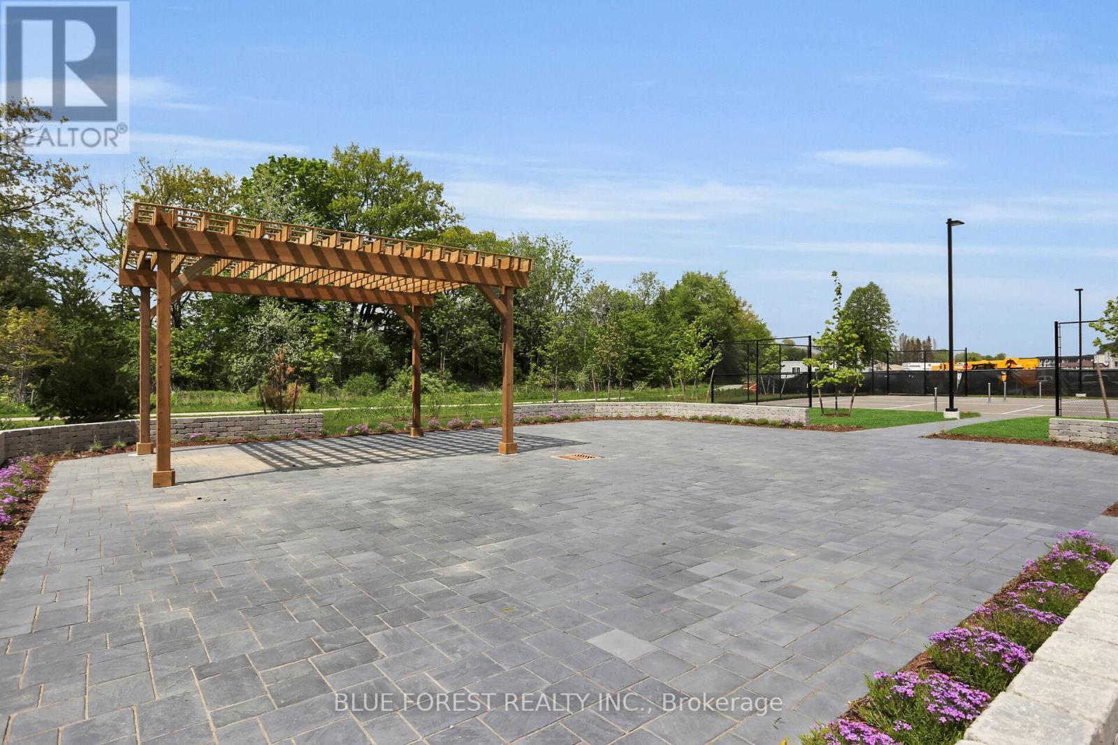 107 - 460 Callaway Road, London North (North R), ON - Outdoor