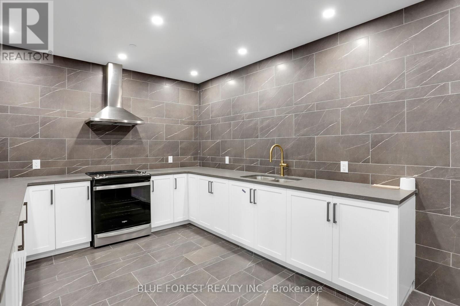 107 - 460 Callaway Road, London North (North R), ON - Indoor Photo Showing Kitchen