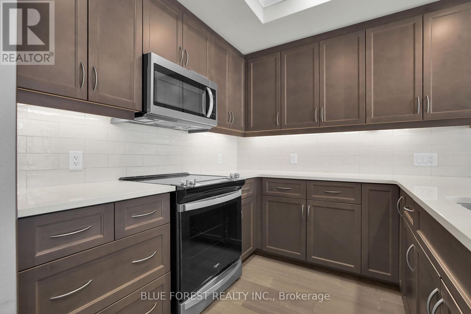 107 - 460 Callaway Road, London North (North R), ON - Indoor Photo Showing Kitchen With Upgraded Kitchen