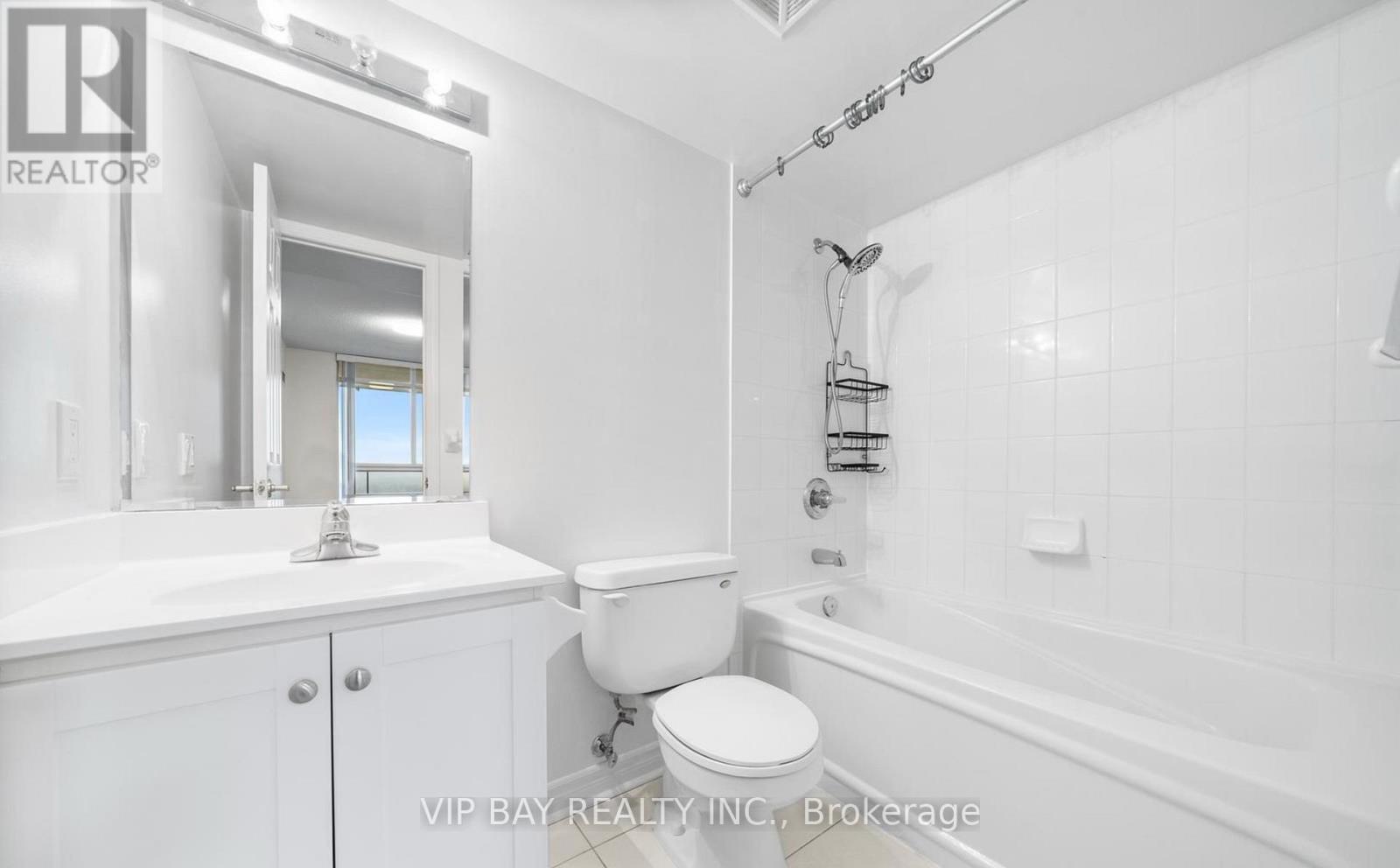 1708 - 18 Kenaston Gardens, Toronto, ON - Indoor Photo Showing Bathroom