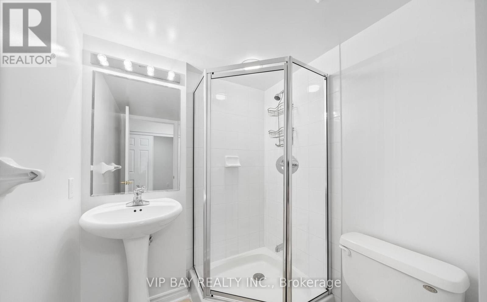 1708 - 18 Kenaston Gardens, Toronto, ON - Indoor Photo Showing Bathroom