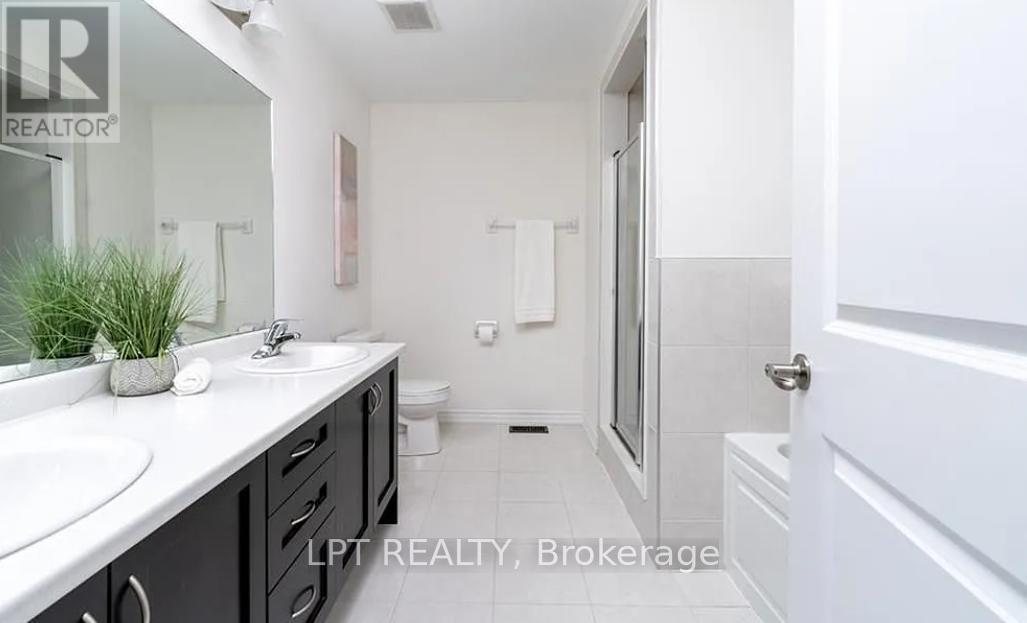 4 Bilanski Farm Road, Brantford, ON - Indoor Photo Showing Bathroom